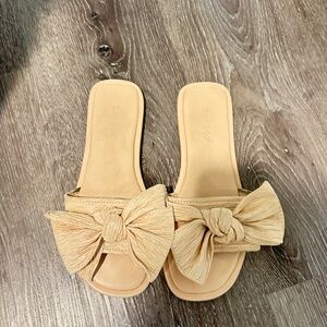 BAMBOO Women's Cream Bow Slide Sandals